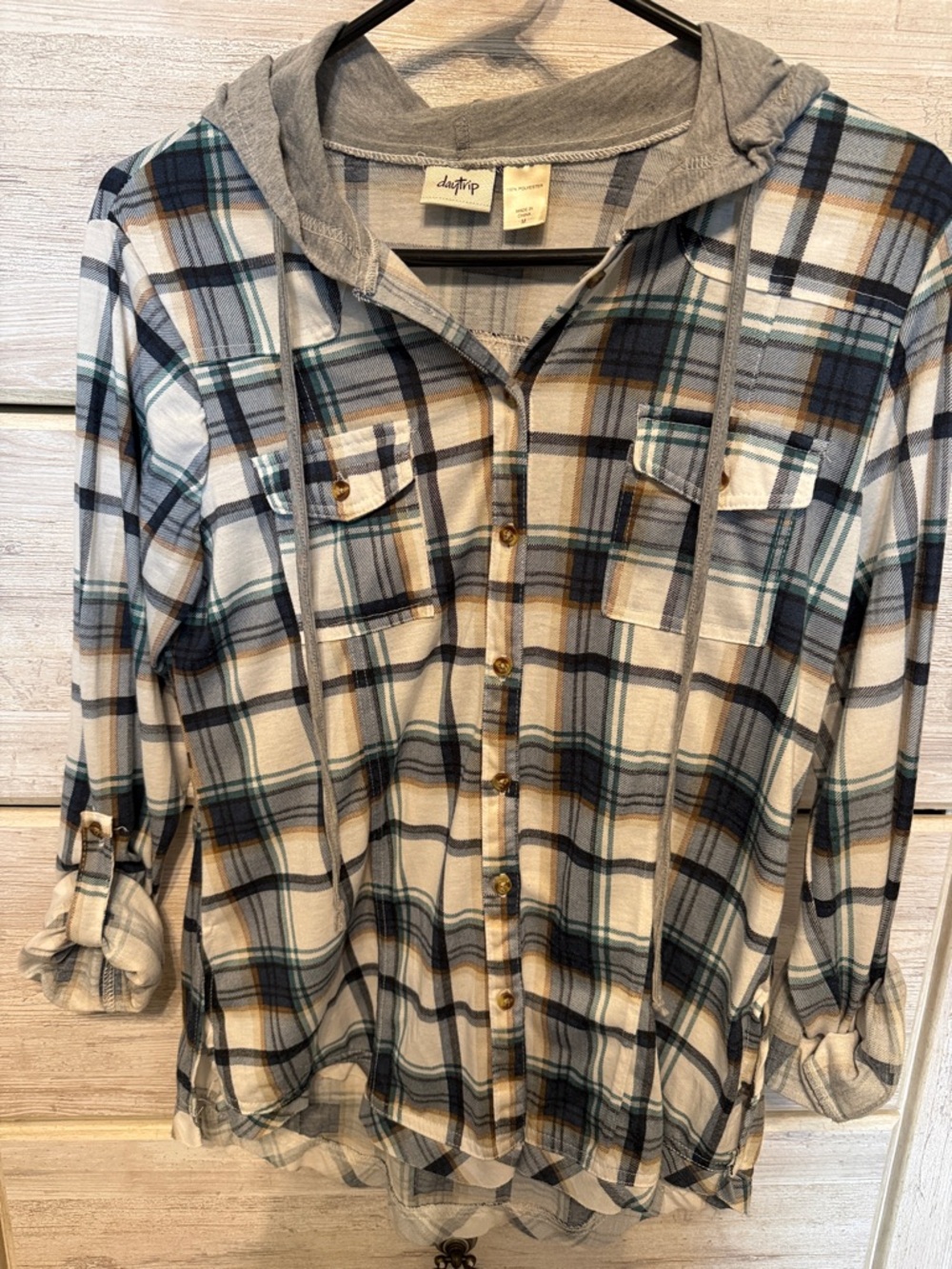 Women’s buckle Daytrip Hooded Plaid Shirt.  Size medium